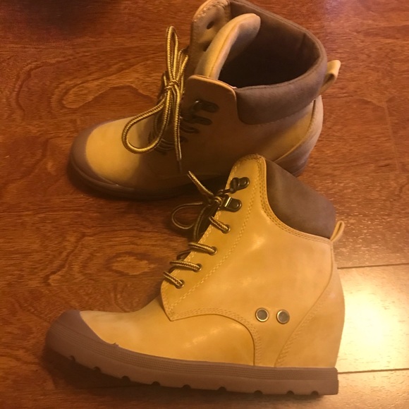 Alexis Harrison high heeled boots - Picture 2 of 6